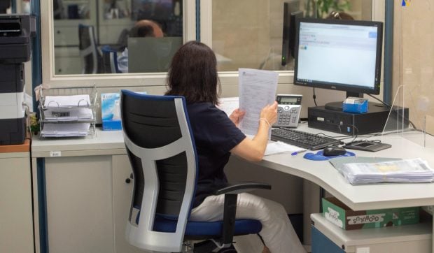 O angajată din Spania și-a majorat singură salariul cu peste 20.000 de euro și a fost concediată pentru abateri disciplinare