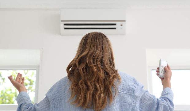 De ce îți poate face rău aerul condiționat când e cald afară: greșeala banală pe care o faci fără să știi