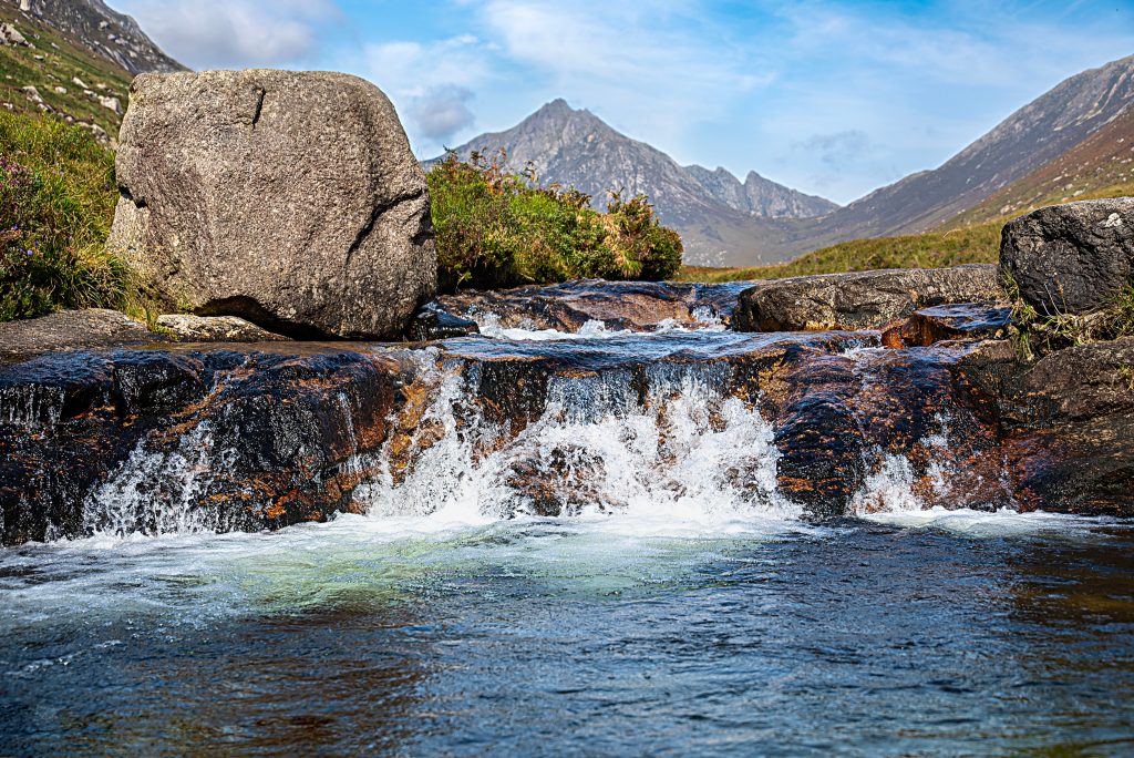 Descoperă cele mai căutate destinații europene cu climă temperată pentru o vacanță perfectă fără caniculă! 5 arran scotia shutterstock2515055171