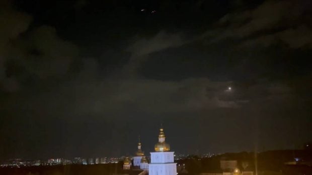 Atac masiv cu rachete balistice și drone asupra Kievului și Harkovului. Cel puțin șase explozii au zguduit capitala Ucrainei