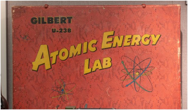 Setul de experimente nucleare pentru copii din anii ’50: un joc cu uraniu și contor Geiger considerat astăzi periculos