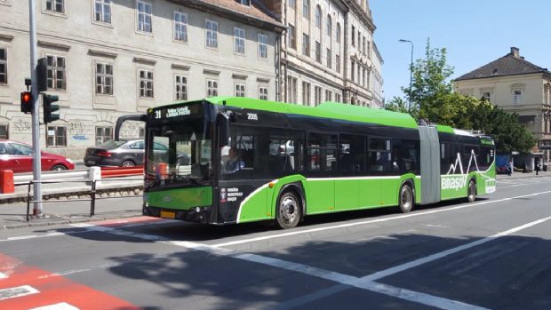 Doi irlandezi au plătit 400 de lei pentru o călătorie cu autobuzul în Brașov și s-au simțit escrocați