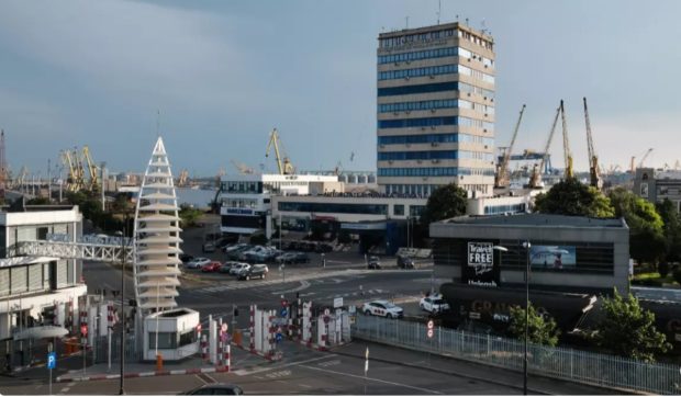 Evacuare la Autoritatea Navală Română din Portul Constanța după o alarmă falsă cu bombă