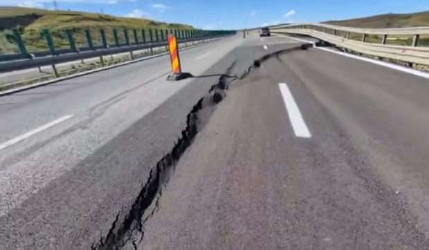 Trafic restricționat pe 17 km din Autostrada A10 Sebeș-Turda din cauza unei alunecări de teren; șoferii vor circula pe rute ocolitoare