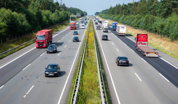 Greșeală frecventă în Germania: Șoferii ignoră o regulă esențială privind lățimea mașinilor pe autostradă și riscă amenzi