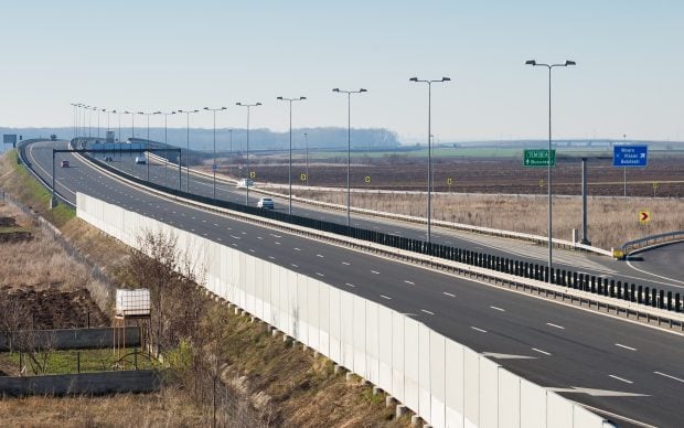 Autostrada A1 se închide temporar pe timpul nopții în județul Hunedoara: Trafic oprit pentru montarea sistemelor inteligente de informare