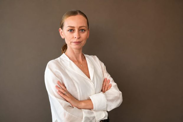 Judecătorii nu acordă automat custodia mamei: avocatul Claudia Chiriță dezbate realitatea legislativă
