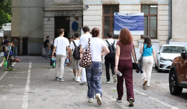Furtunile perturbă examenul de Bacalaureat 2026: elevii afectați au început proba la matematică sau istorie după amiază