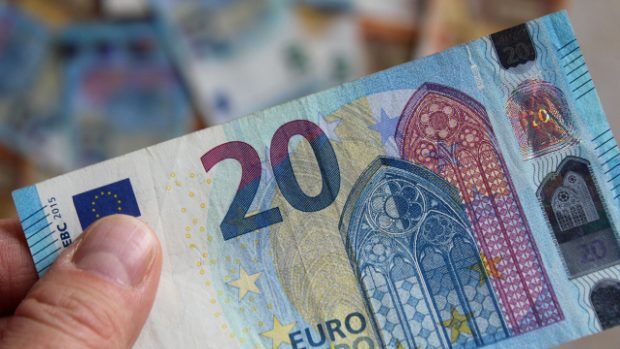 Un bulgar, cu pașaportul expirat, a încercat să treacă vama Foeni, din Timiș, cu 20 de euro