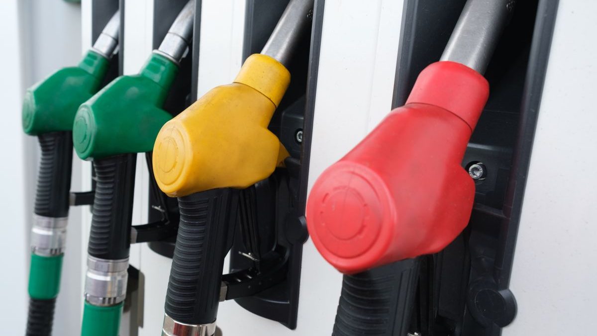 Poza pentru articolul ANPC a amendat șase benzinării care au scumpit carburanții de mai multe ori pe zi, dar nu spune care sunt companiile