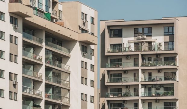 Indicele Imobiliare.ro: București și Timișoara, extremele pieței imobiliare. Apartament nou vs vechi. Orașele cu cele mai mici scumpiri într-un an