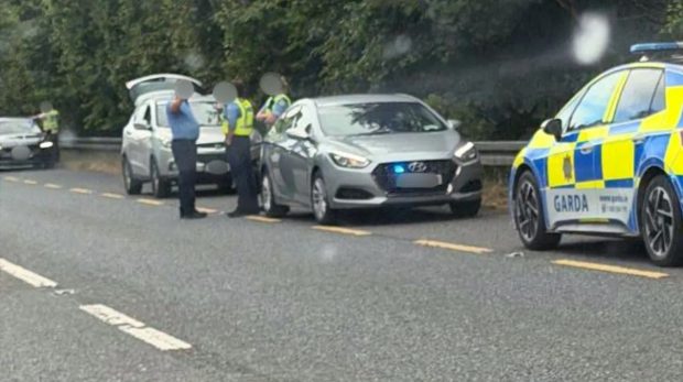 O mașină cu o bombă „extrem de puternică” care urma să fie folosită într-un atentat a fost oprită în drum spre Irlanda de Nord