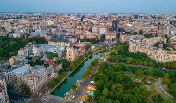 Turiștii din toată lumea, avertizați că la București sunt cazați în clădiri care se pot prăbuși la cutremur. „Experții cred că un alt astfel de cutremur este inevitabil”, scrie The Guardian