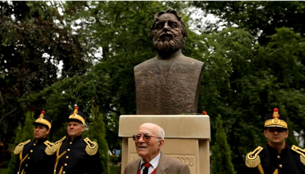 Bustul lui Adrian Păunescu din Parcul Grădina Icoanei ar putea fi retras. Motivele din spatele solicitării Institutului de Investigare a Crimelor Comunismului