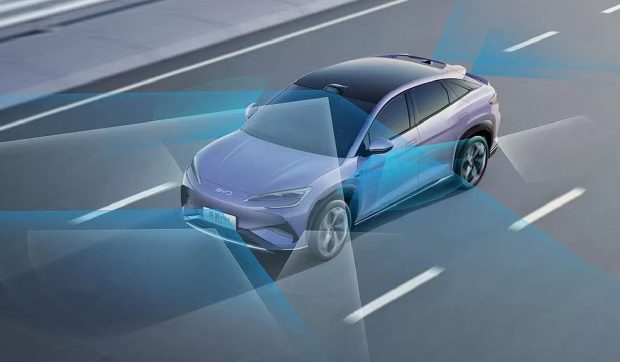 BYD oferă garanții rare pentru sistemul său de condus asistat: cine plătește în caz de accident și cum se diferențiază de Tesla