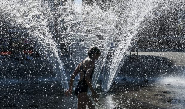 Canicula se instalează în aproape toată țara: Banatul și Crișana, primele pe listă. În weekend se ating 39 de grade Celsius la umbră, cu disconfort termic accentuat