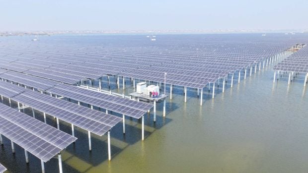 China inaugurează cea mai mare centrală solară hibridă din lume, capabilă să furnizeze energie și noaptea fără baterii