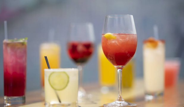 Vara și provocarea caloriilor ascunse în cocktailurile răcoritoare