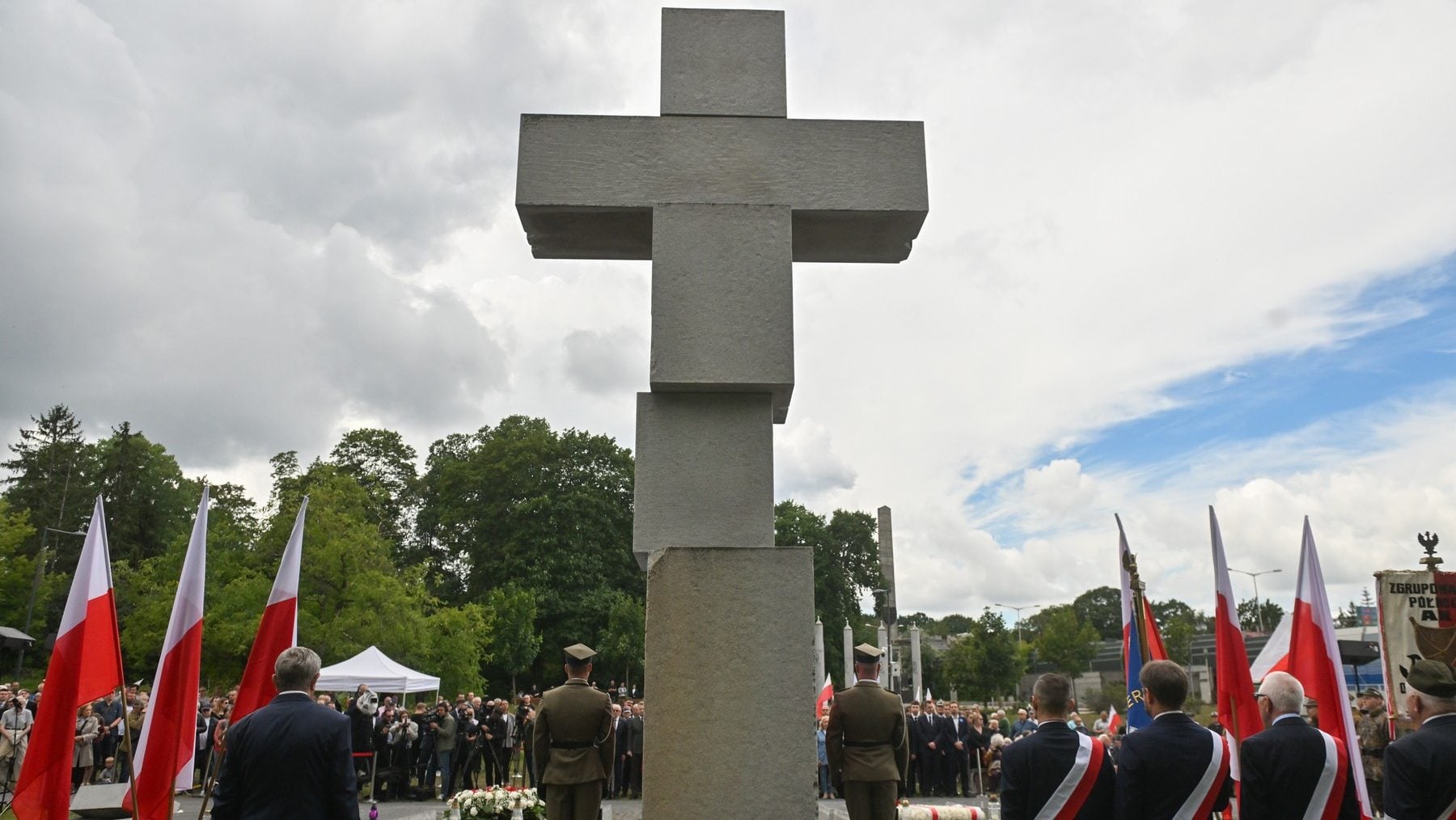 Poza pentru articolul Polonia va ridica un Zid al Amintirii pentru victimele genocidului comis de naţionaliştii ucraineni. Gestul diplomatic făcut de Kiev înainte de „Duminica sângeroasă”
