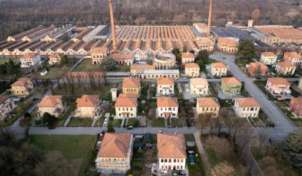 Proprietarul unei fabrici a construit un oraș întreg pentru muncitorii săi: fiecare familie a primit o casă cu grădină