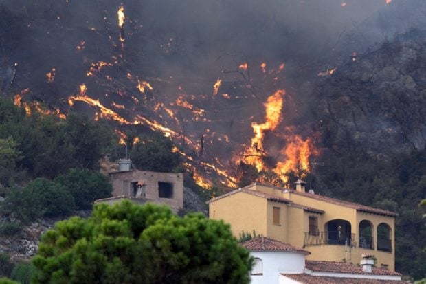 Ghid practic pentru protejarea locuinței împotriva incendiilor de vegetație