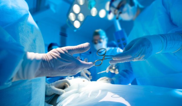O tânără a mers la spital pentru o operație la gleznă, dar i-au fost scoase măselele de minte. Cum s-a produs eroarea medicală