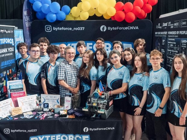Povestea „Buldozerului” din Galați. Liceenii de la ByteForce, campionii Europei la robotică, intră în lupta pentru Bucharest Twin Cup 2026: „Venim să câștigăm!”