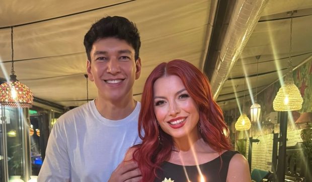 Elena Gheorghe sărbătorește 41 de ani cu o petrecere surpriză organizată de soțul său