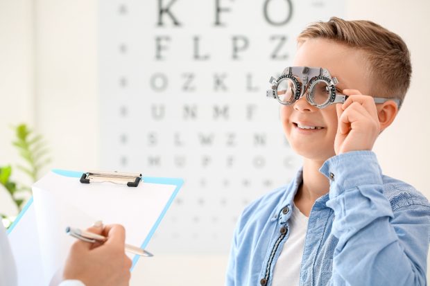 Creștere îngrijorătoare a miopiei, obezității și tulburărilor neuropsihice în rândul elevilor bucureșteni