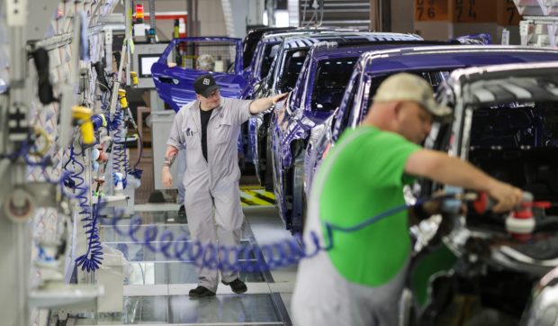 Volkswagen anunță o restructurare masivă: 120.000 de angajați ar putea fi concediați și portofoliul de modele redus la jumătate până în 2035