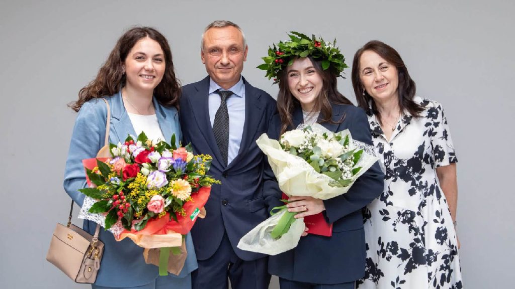 familia aldea doua surori nota maxima facultatea medicina siena italia