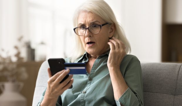 Escrocherie în creștere: Cum fraudele prin identități false determină românii să-și golească conturile bancare