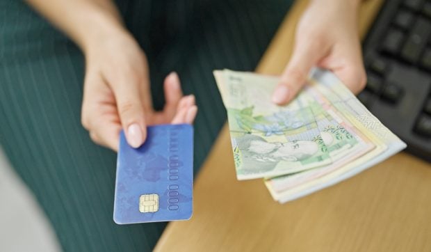 Cine sunt cei peste 400.000 de bugetari care ar putea rămâne cu veniturile înghețate în următorii ani