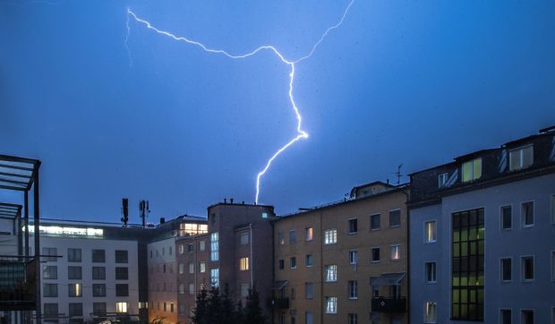 ANM emite avertizări urgente pentru furtuni violente în mai multe județe din țară