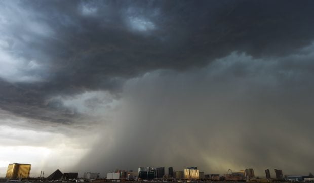 Ploi torențiale, grindină și vijelii în 22 de județe și București până la noapte. Harta zonelor vizate de avertizarea meteo ANM cod galben