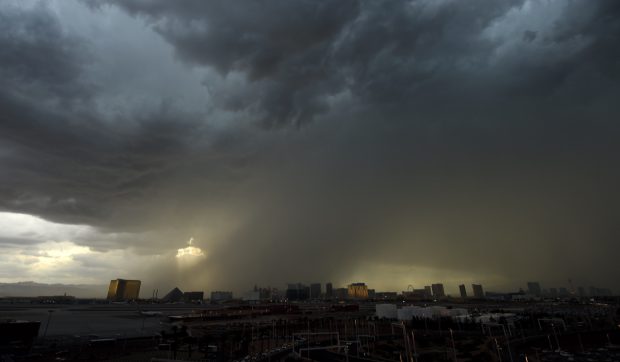Ploi torențiale, grindină și vijelii în București și 26 de județe. Harta zonelor vizate în 12 iulie de o nouă avertizare meteo ANM cod galben