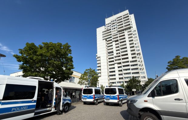 Poliția din Kiel a efectuat testări ADN de masă în cel mai înalt bloc din oraș, după un atac asupra unei agente