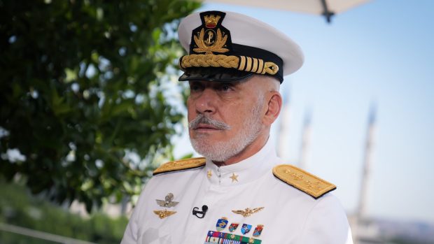 Șeful militar al NATO avertizează că Alianța este gata să provoace daune uriașe Rusiei în cazul unui atac în Europa
