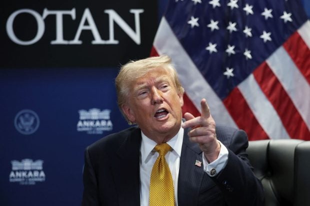 Donald Trump renunță la taxa pe Strâmtoarea Ormuz și anunță o blocadă totală împotriva Iranului