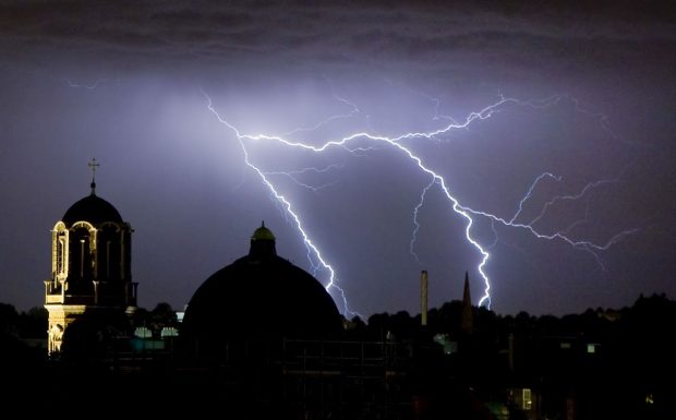 Un sistem gigantic de furtună se îndreaptă cu repeziciune spre o țară aflată la granița cu România