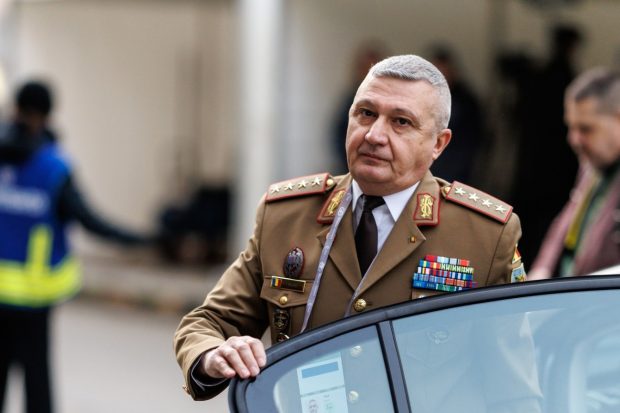 Nicușor Dan conduce delegația României la Summitul NATO din Ankara, cu generalul Gheorghiță Vlad, în ciuda anchetei DNA