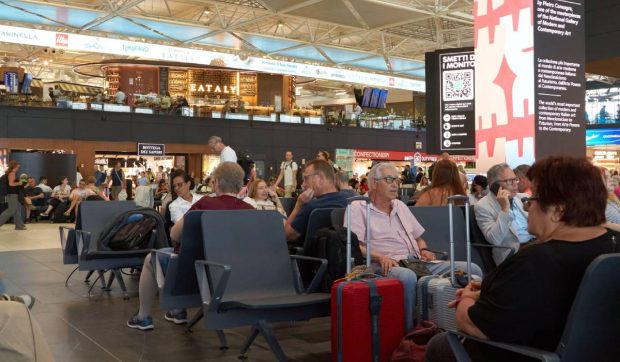 Românii care călătoresc în Italia ar putea rămâne blocați în aeroporturi: e grevă generală de 24 de ore