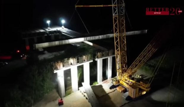 Progres accelerat pe Lotul 1 al A0 Nord: Montarea grinzilor impresionante de peste 50 de metri continuă chiar și pe timpul nopții