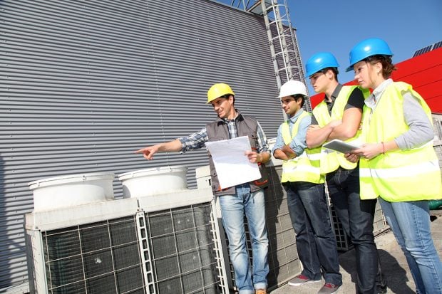 Strategii esențiale pentru tineri: Cum să-ți construiești cariera încă din anii facultății, conform unui expert în resurse umane