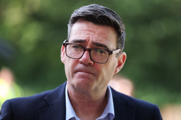 Guvernul taie cu 20% impozitele pentru 32.000 de afaceri din HoReCa: cum face Andy Burnham reformă în Marea Britanie