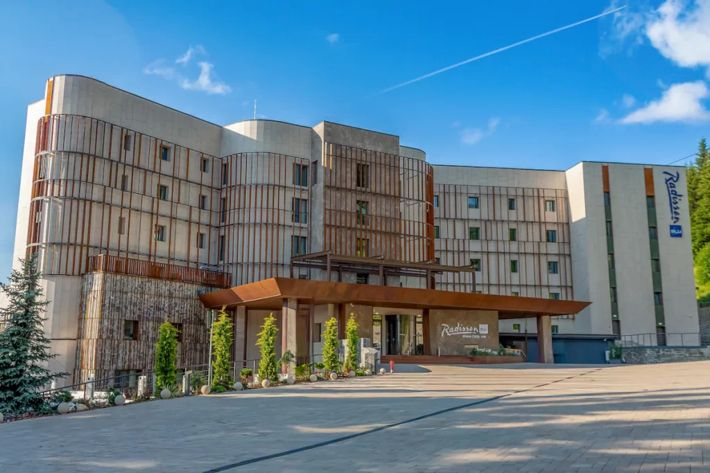 Clădirea hotelului Radisson Blu Sinaia Cota 1400
