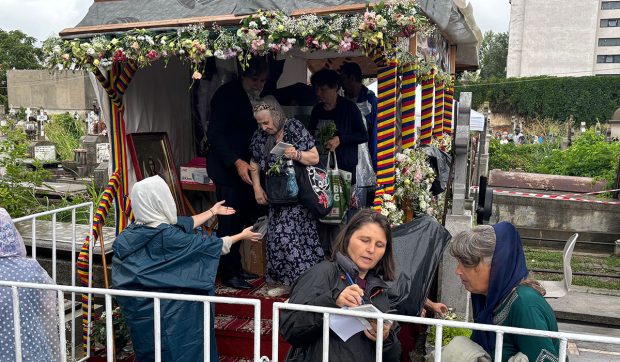 Reportaj de la cavoul Sfântului Preot Mărturisitor și legionar la tinerețe Ilie Lăcătușu, unde Icoana Arhanghelul Mihail, simbolul mișcării, a însuflețit pelerinii