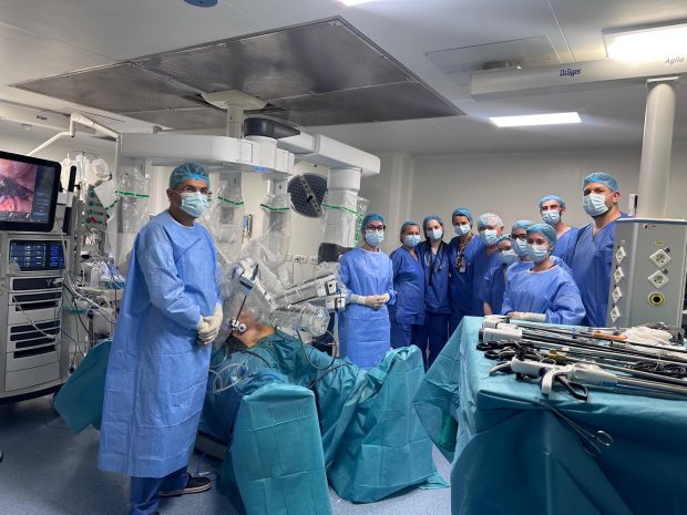 Institutul Clinic Fundeni marchează o premieră națională cu primul robot chirurgical da Vinci 5 în România