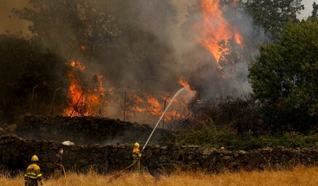„Cele mai grave incendii de vegetație”: Spania decretează stare de urgență națională, iar Franța evacuează peste 110.000 de oameni de pe coasta Atlanticului