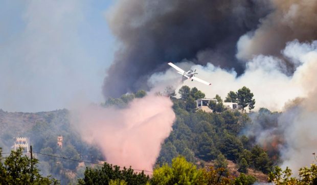 Franța și Spania se confruntă cu cel mai grav val de incendii de vegetație din istoria recentă: 100.000 de hectare de teren au fost făcute scrum